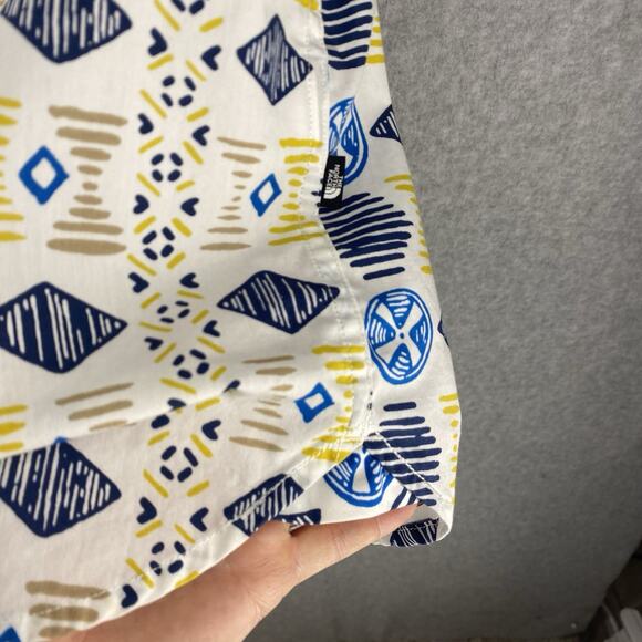 🤍 The North Face White Geometric SS Button Down L - Picture 4 of 10
